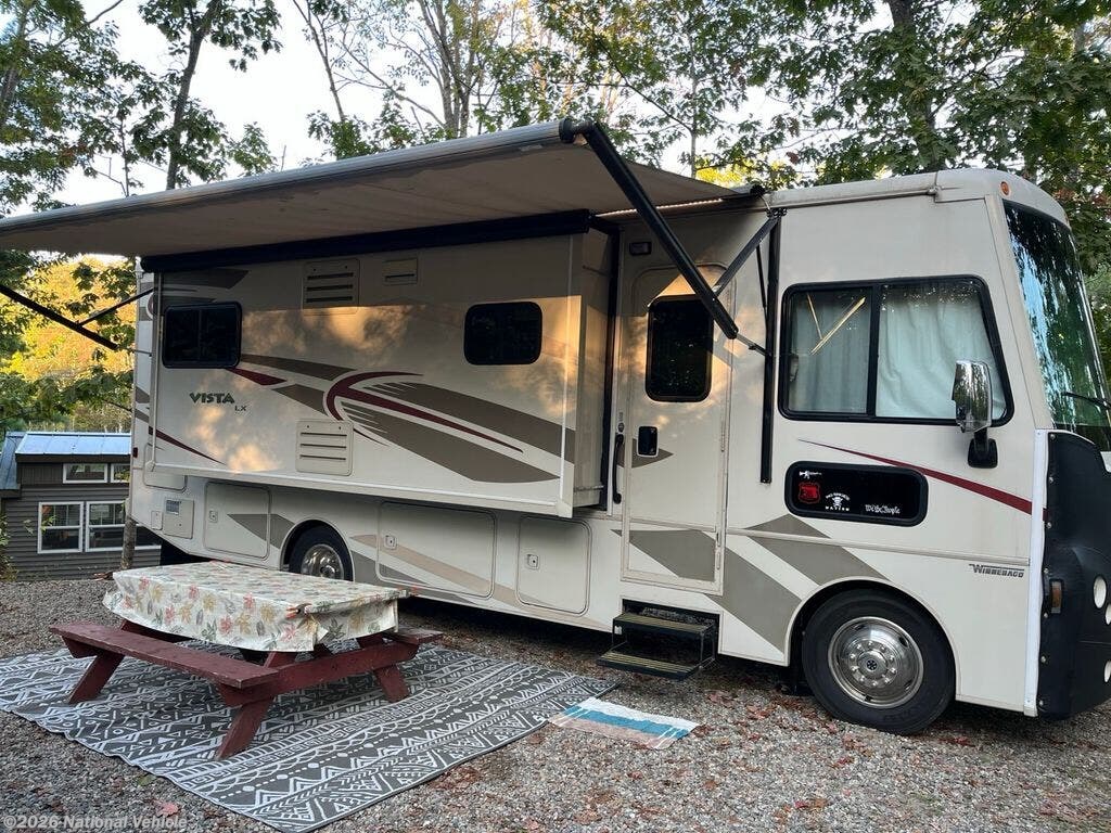 Used 2017  Winnebago Vista LX 27N by Winnebago from National Vehicle in Seymour, CT