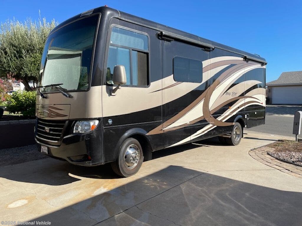 Used 2017  Newmar Bay Star Sport 2812 by Newmar from National Vehicle in Escondido, CA