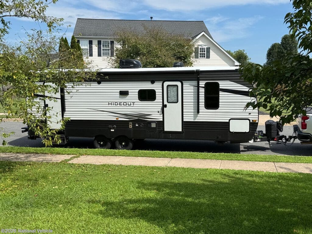 Used 2021  Keystone Hideout 272BH by Keystone from National Vehicle in Bealeton, VA