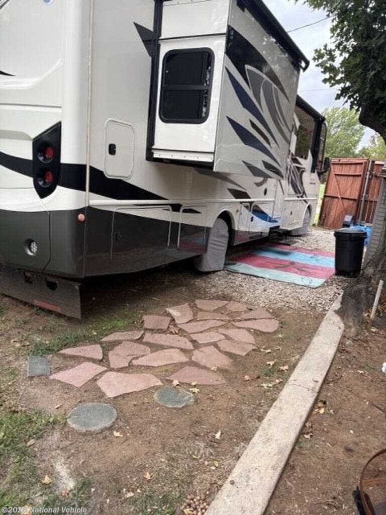 Used 2021  Holiday Rambler Invicta 32RW by Holiday Rambler from National Vehicle in Arlington, TX