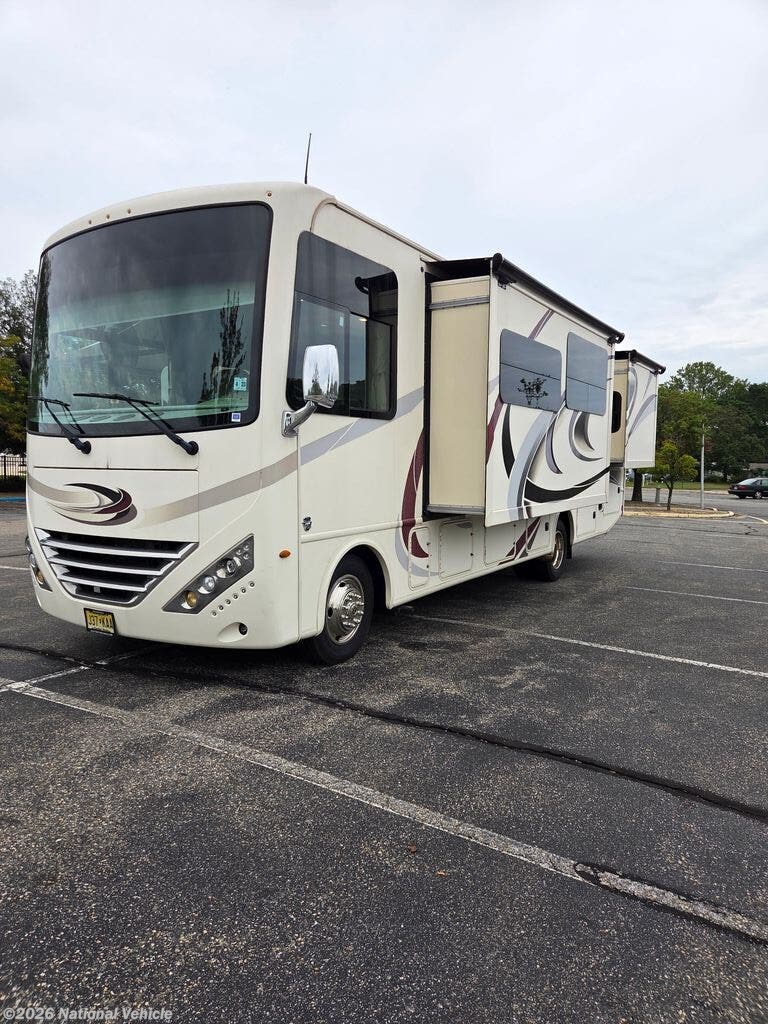 Used 2018  Thor Motor Coach Hurricane 31S by Thor Motor Coach from National Vehicle in Brick, NJ
