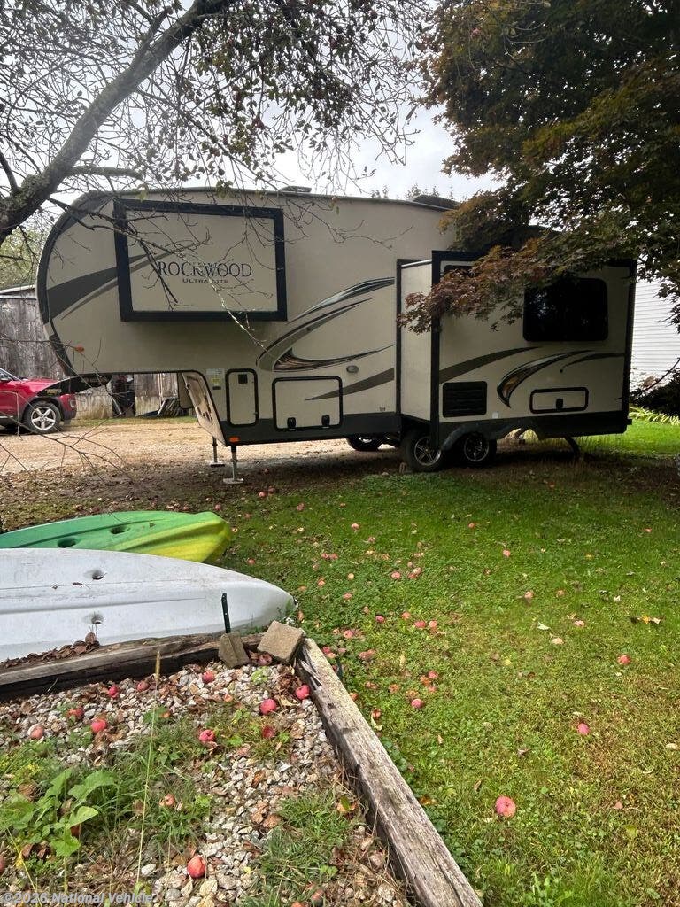 Used 2020  Forest River Rockwood Ultra Lite 2441WS by Forest River from National Vehicle in Nottingham, NH