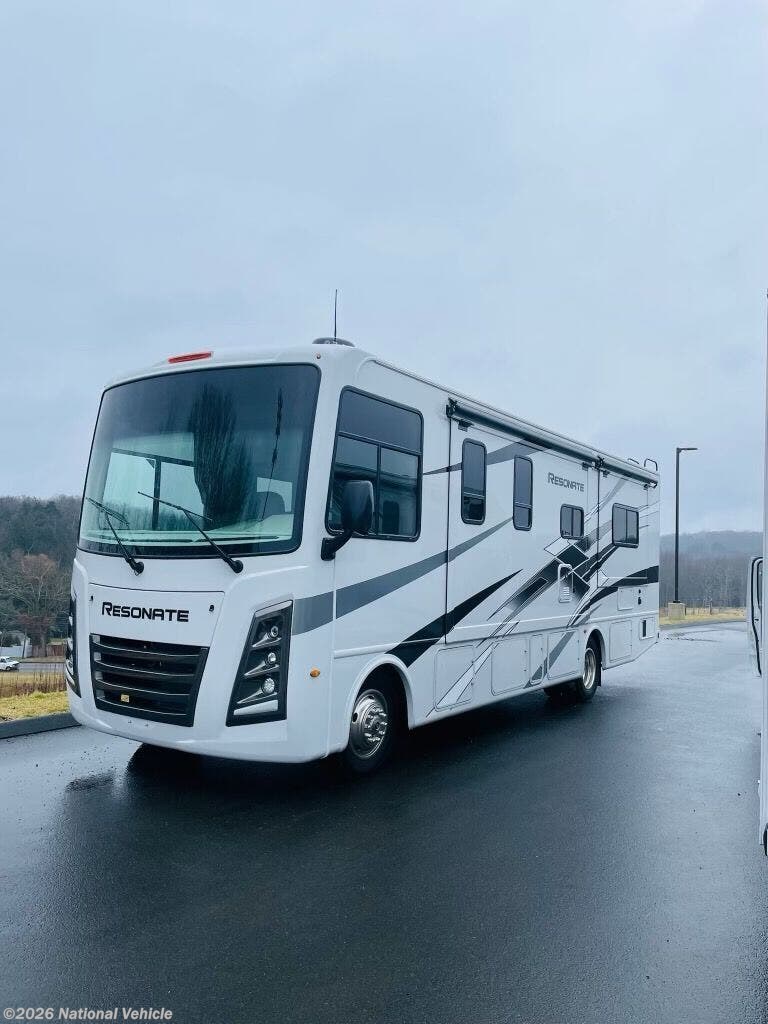 Used 2024  Thor Motor Coach Resonate 29G by Thor Motor Coach from National Vehicle in Clinton, CT