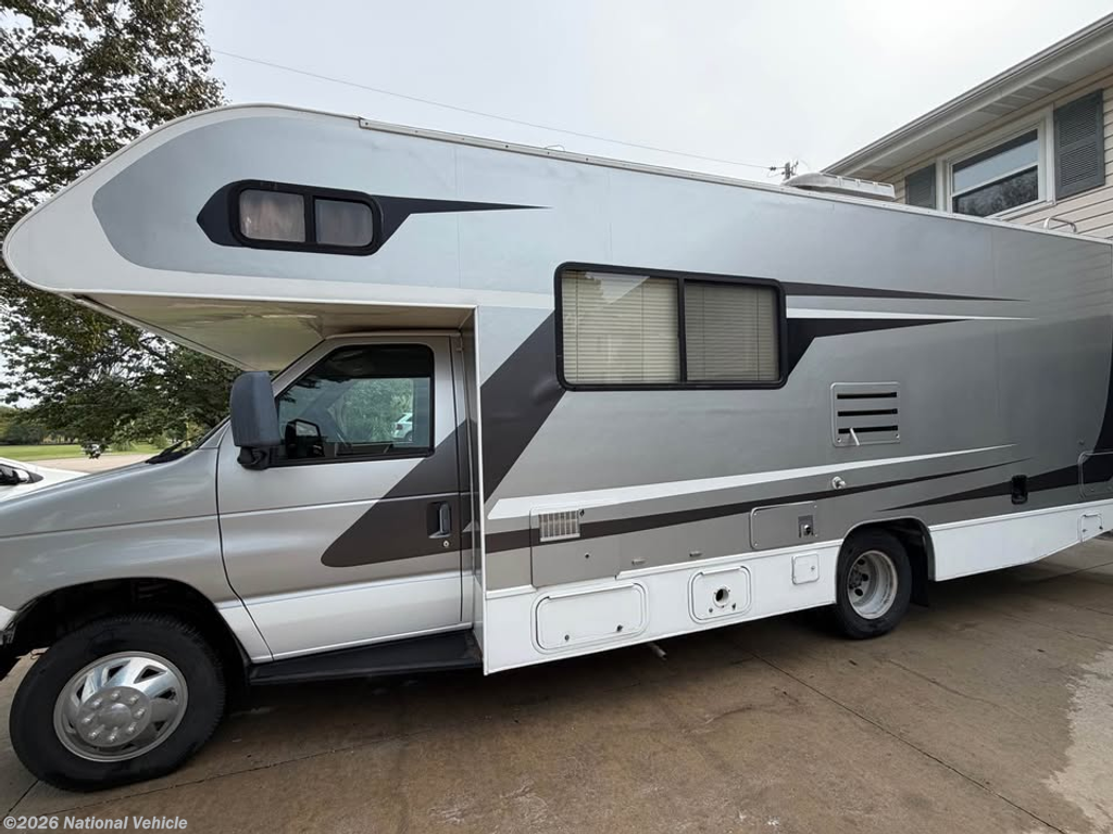 Used 2000 Fleetwood Tioga 24D available in Lawrence, Kansas