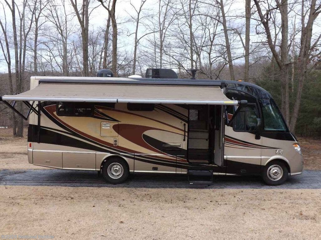 Used 2014  Winnebago Via 25Q by Winnebago from National Vehicle in Anderson, IN