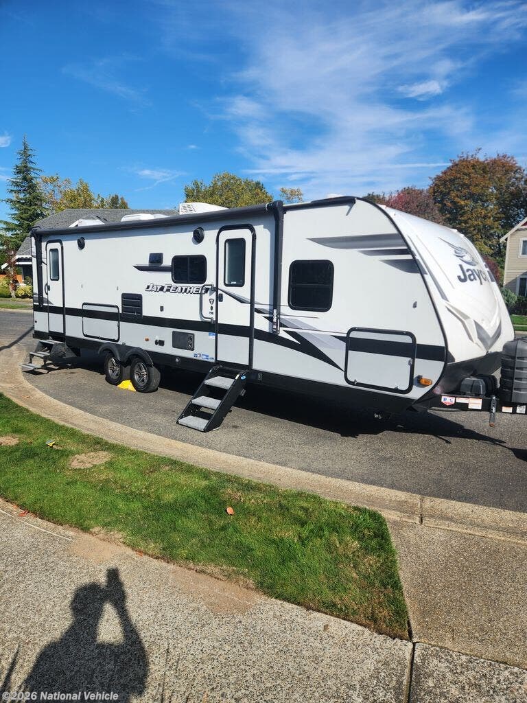 Used 2022  Jayco Jay Feather 27BHB by Jayco from National Vehicle in Puyallup, WA