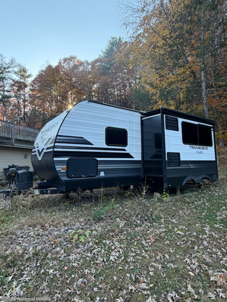 Used 2021  Grand Design Transcend Xplor 221RB by Grand Design from National Vehicle in Torrington, CT