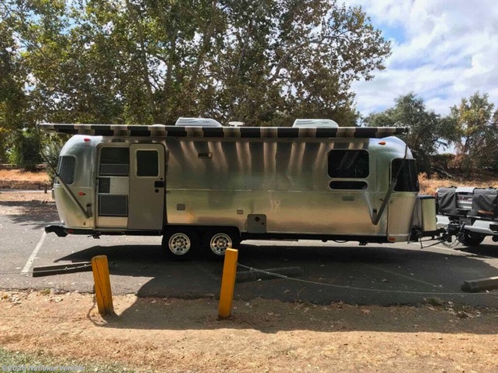 Used 2021  Airstream Globetrotter 27FB Queen by Airstream from National Vehicle in Las Vegas, NV