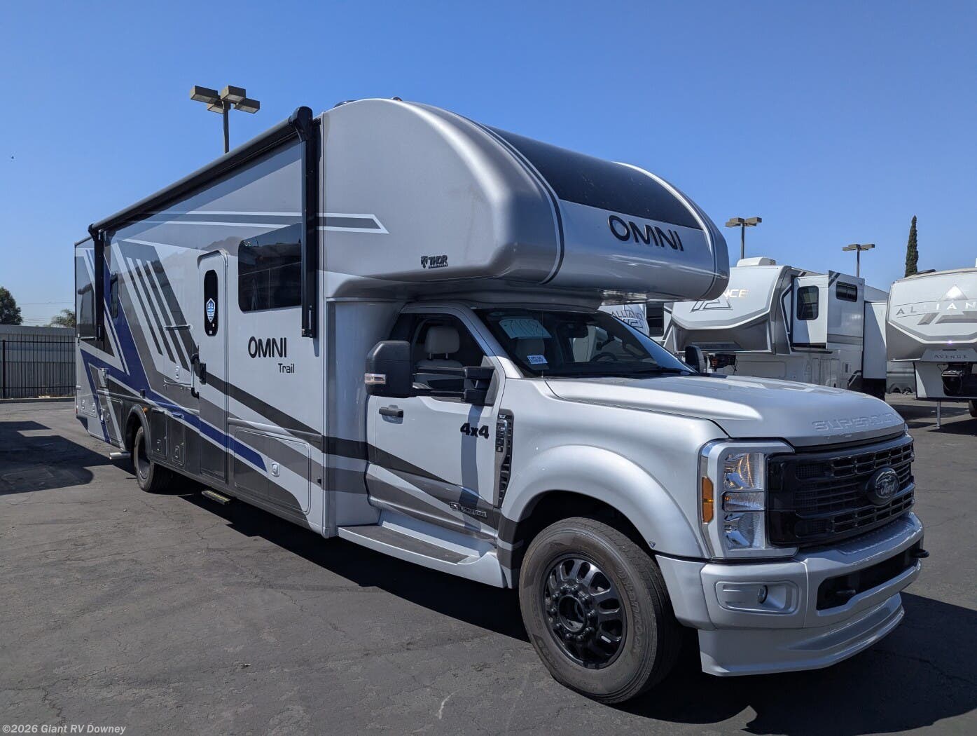 New 2026 Thor Motor Coach Omni Trail R36 available in Downey, California
