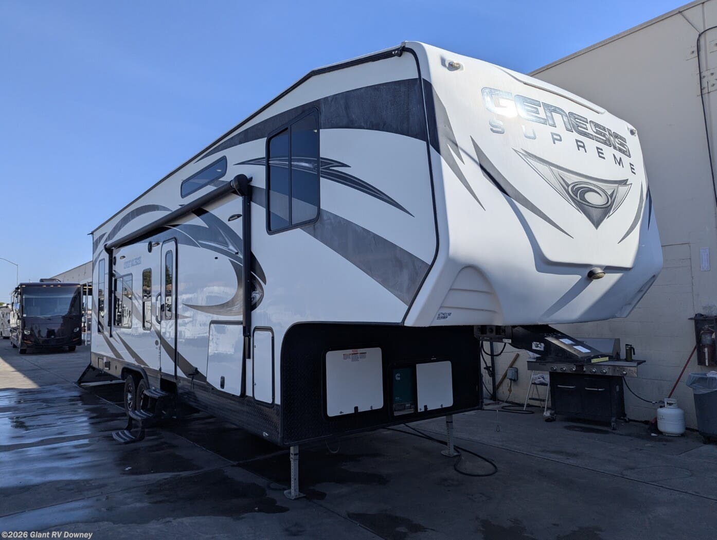 Used 2019 Genesis Supreme Supreme 32CR available in Downey, California