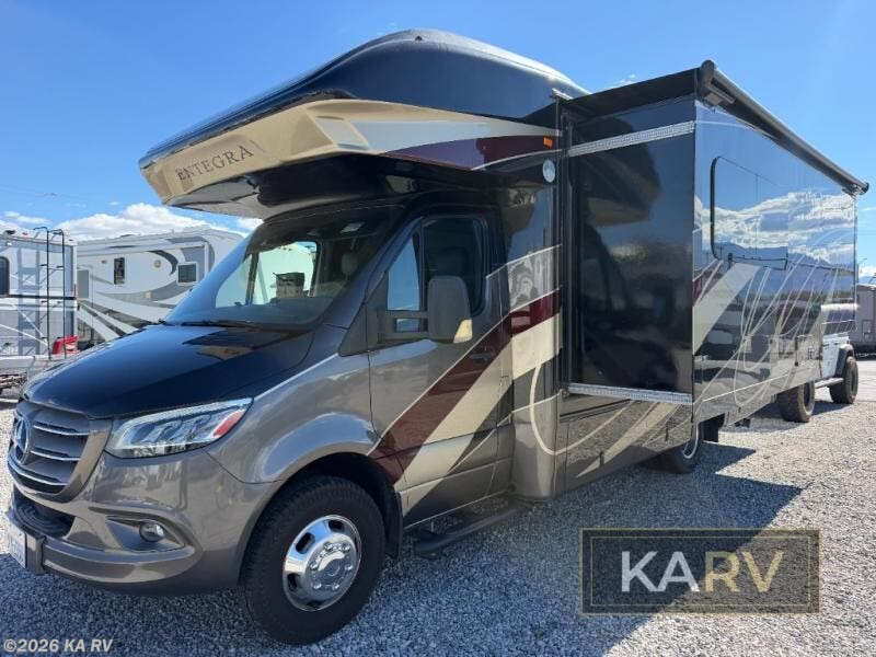 Used 2020  Entegra Coach Qwest 24L by Entegra Coach from KA RV in Desert Hot Springs, CA
