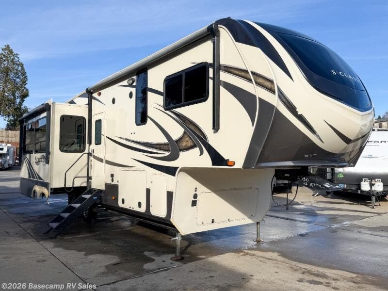 Used 2019 Grand Design Solitude S-Class 2930RL-R available in Rocklin, California