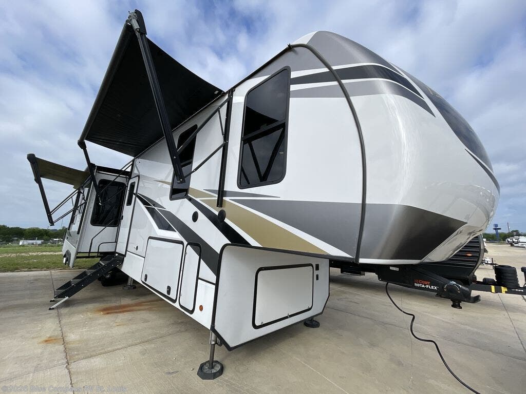 Used 2022 Alliance RV Paradigm 372RK available in Eureka, Missouri