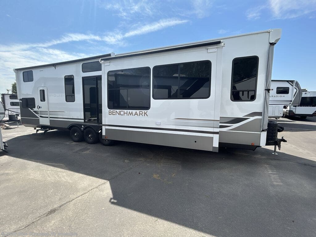 New 2026 Alliance RV Benchmark 42LFT available in Avondale, Arizona