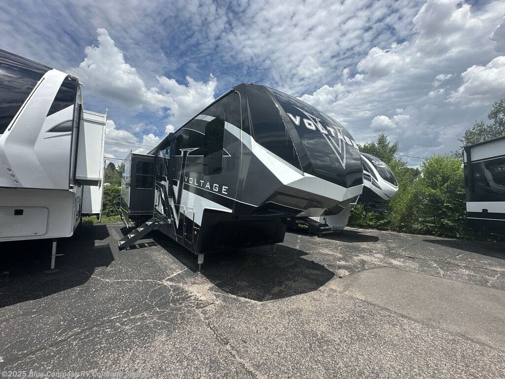 Used 2021 Dutchmen Voltage Vt4225 available in Colorado Springs, Colorado