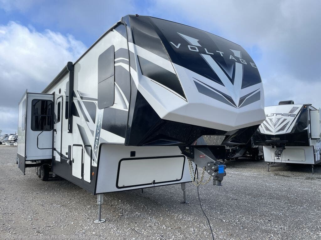 Used 2022 Dutchmen Voltage 4225 available in Colorado Springs, Colorado