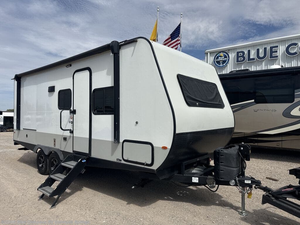 Used 2025  Forest River Rockwood Signature 8337RL by Forest River from Blue Compass RV Colorado Springs in Colorado Springs, CO