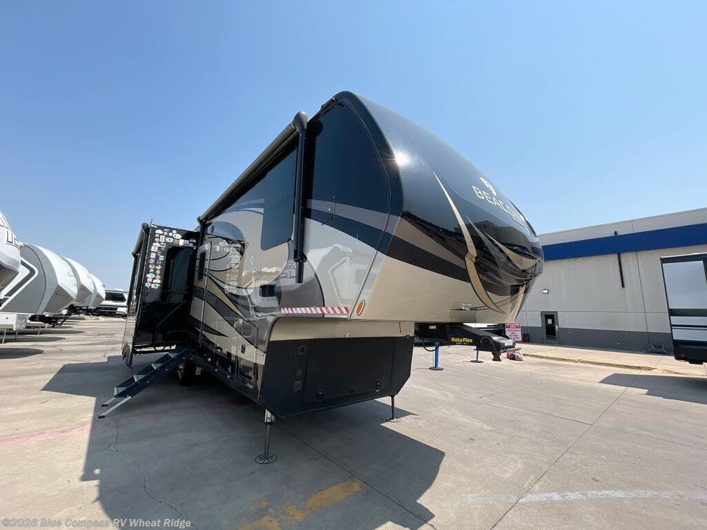 Used 2019 Vanleigh Beacon 34RLB available in Wheat Ridge, Colorado