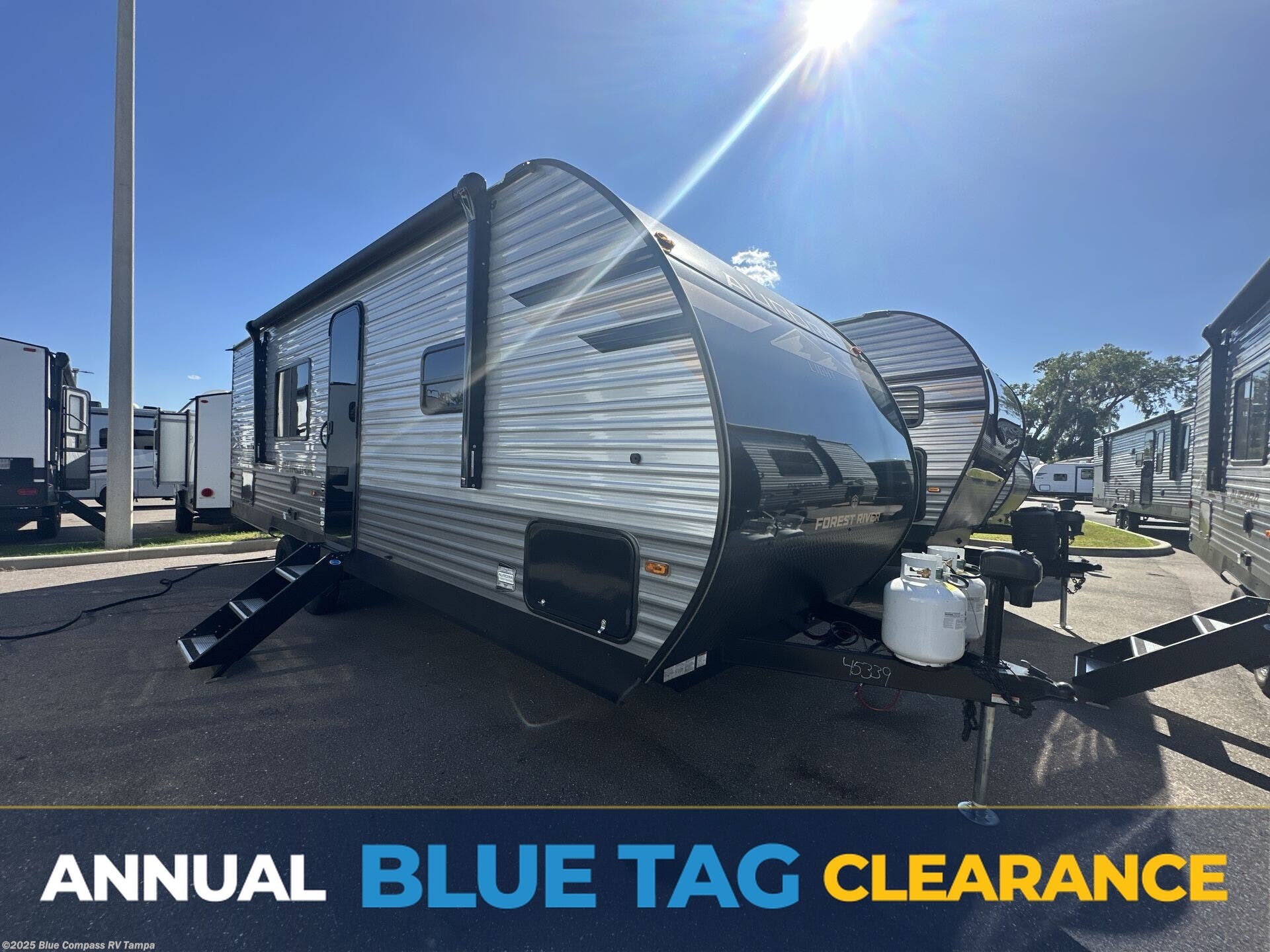 New 2025 Forest River Aurora Light 26BH available in Dover, Florida