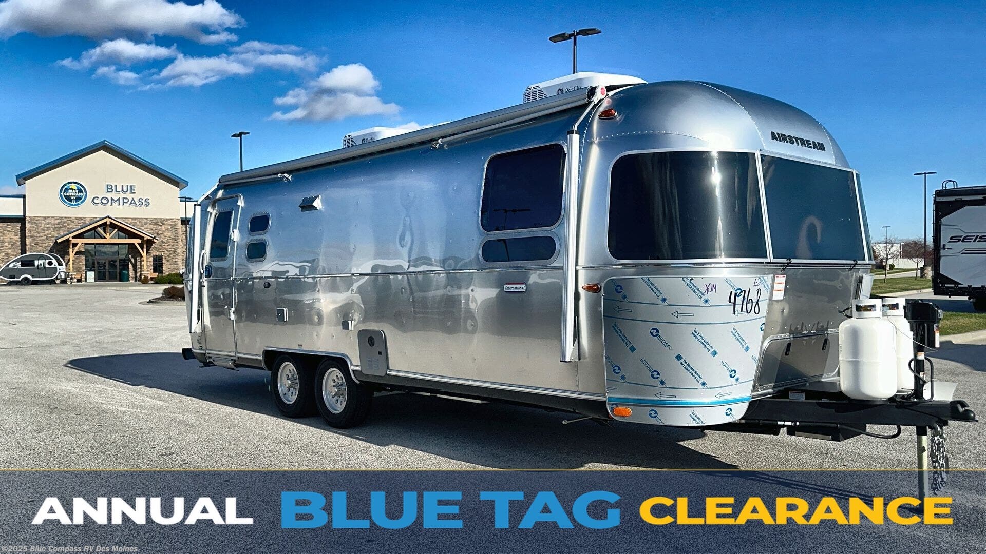 New 2025 Airstream International 27FB available in Altoona, Iowa