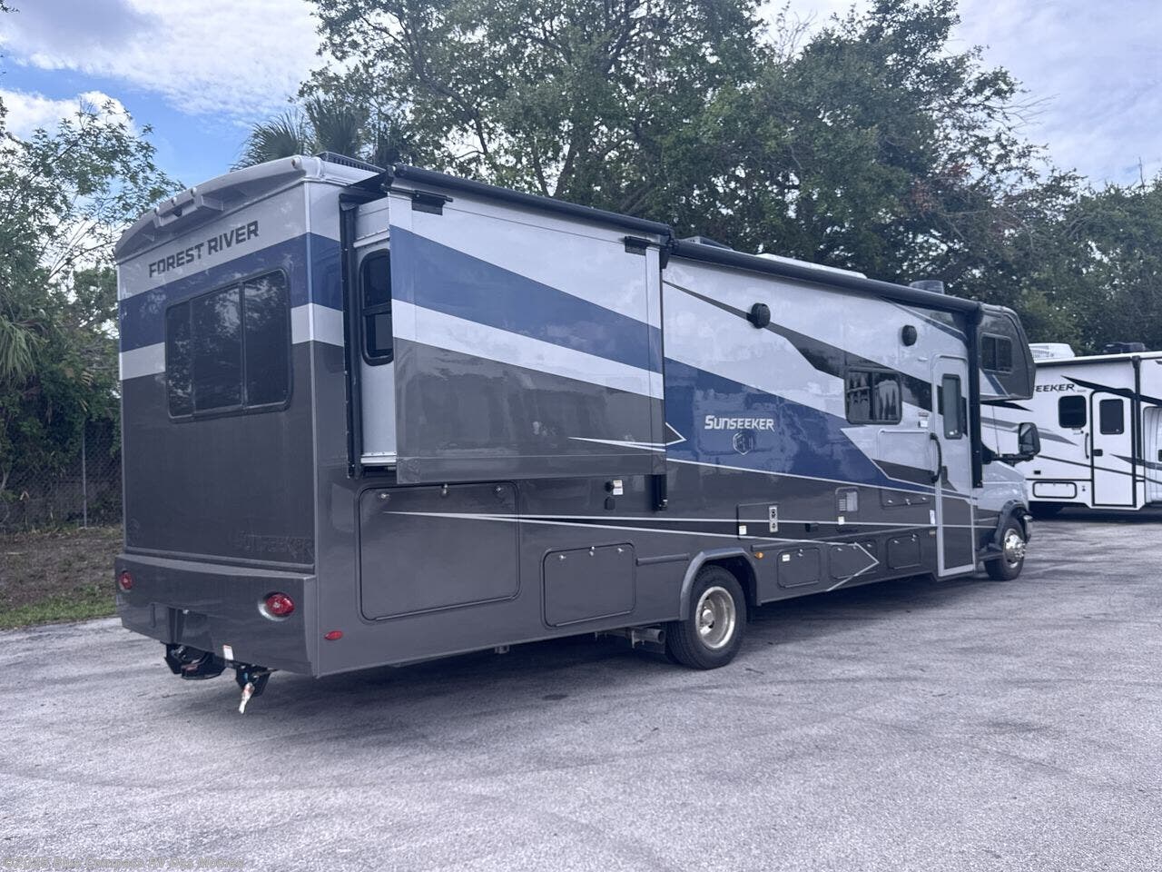 New 2026 Forest River Sunseeker Classic 3010DS available in Altoona, Iowa