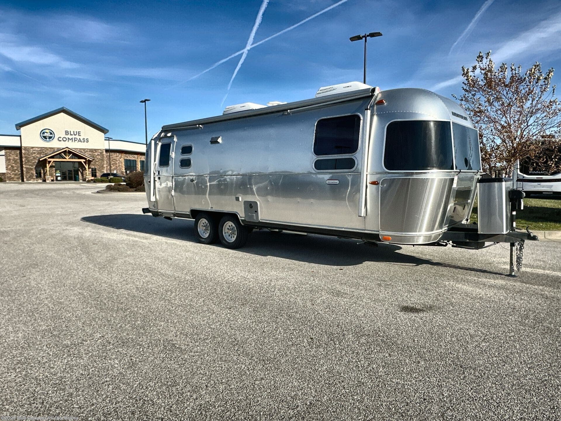 Used 2023 Airstream International 27FBQ available in Altoona, Iowa