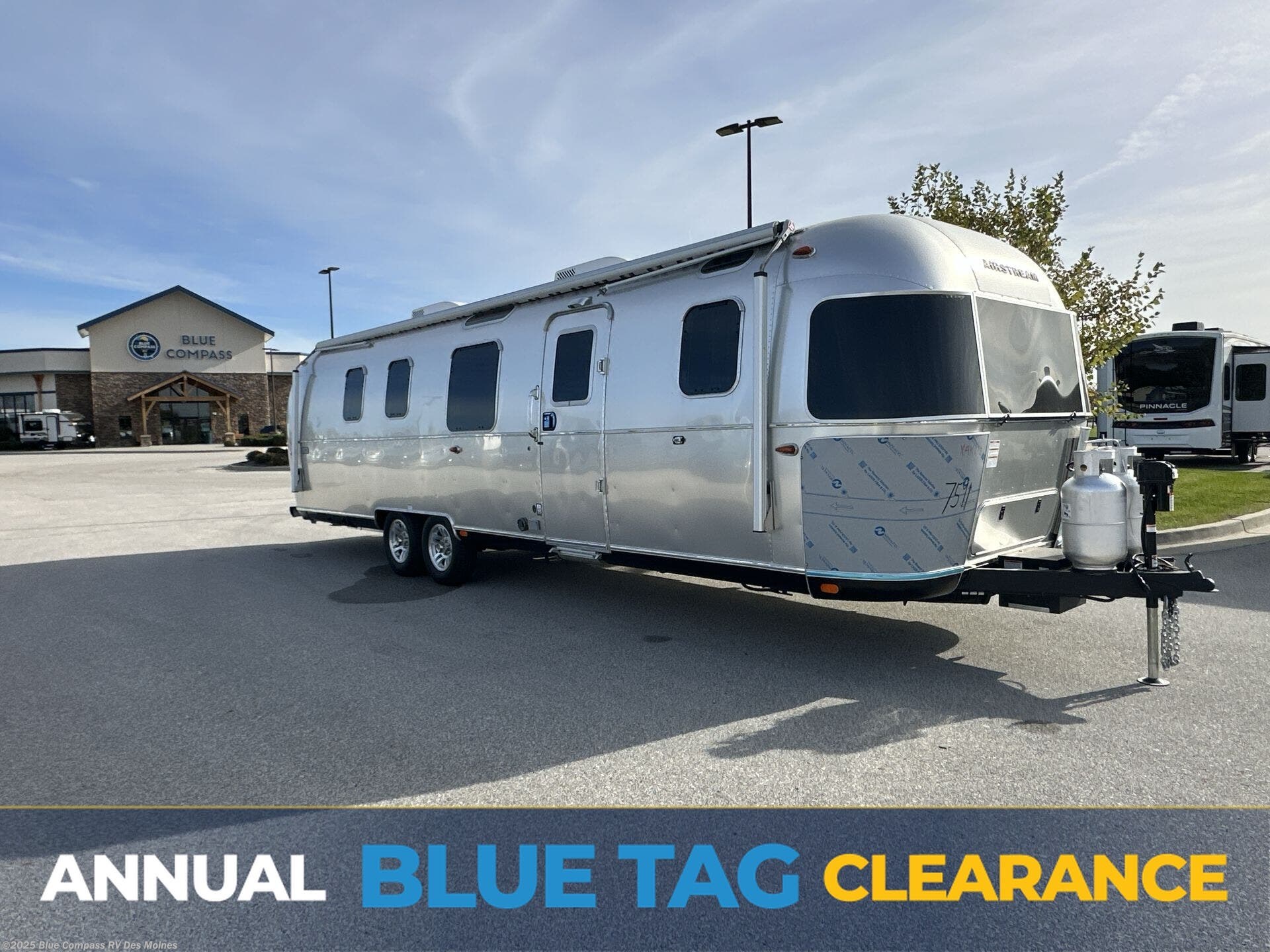 New 2026 Airstream Classic 33FB available in Altoona, Iowa