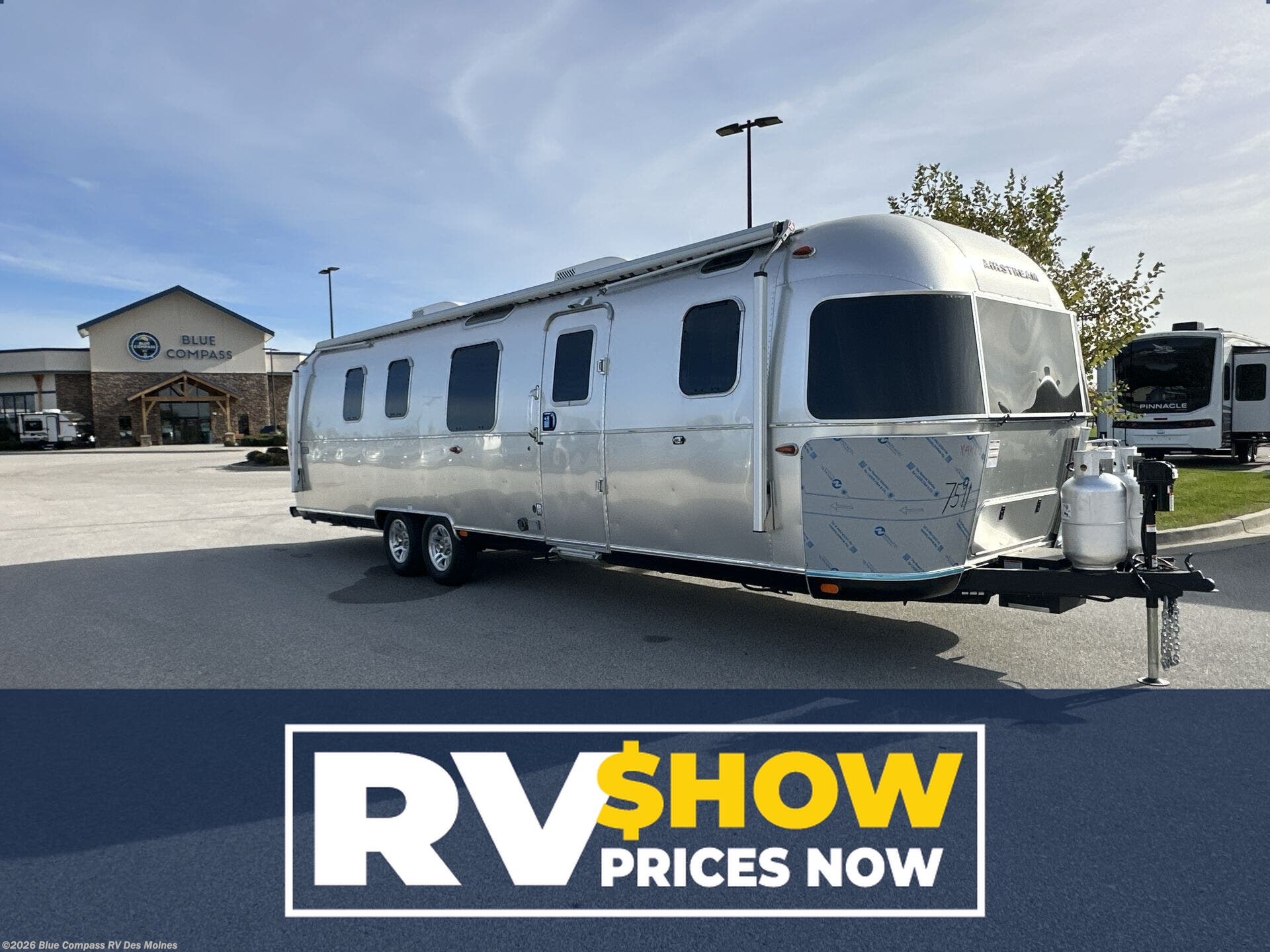 New 2026 Airstream Classic 33FB available in Altoona, Iowa
