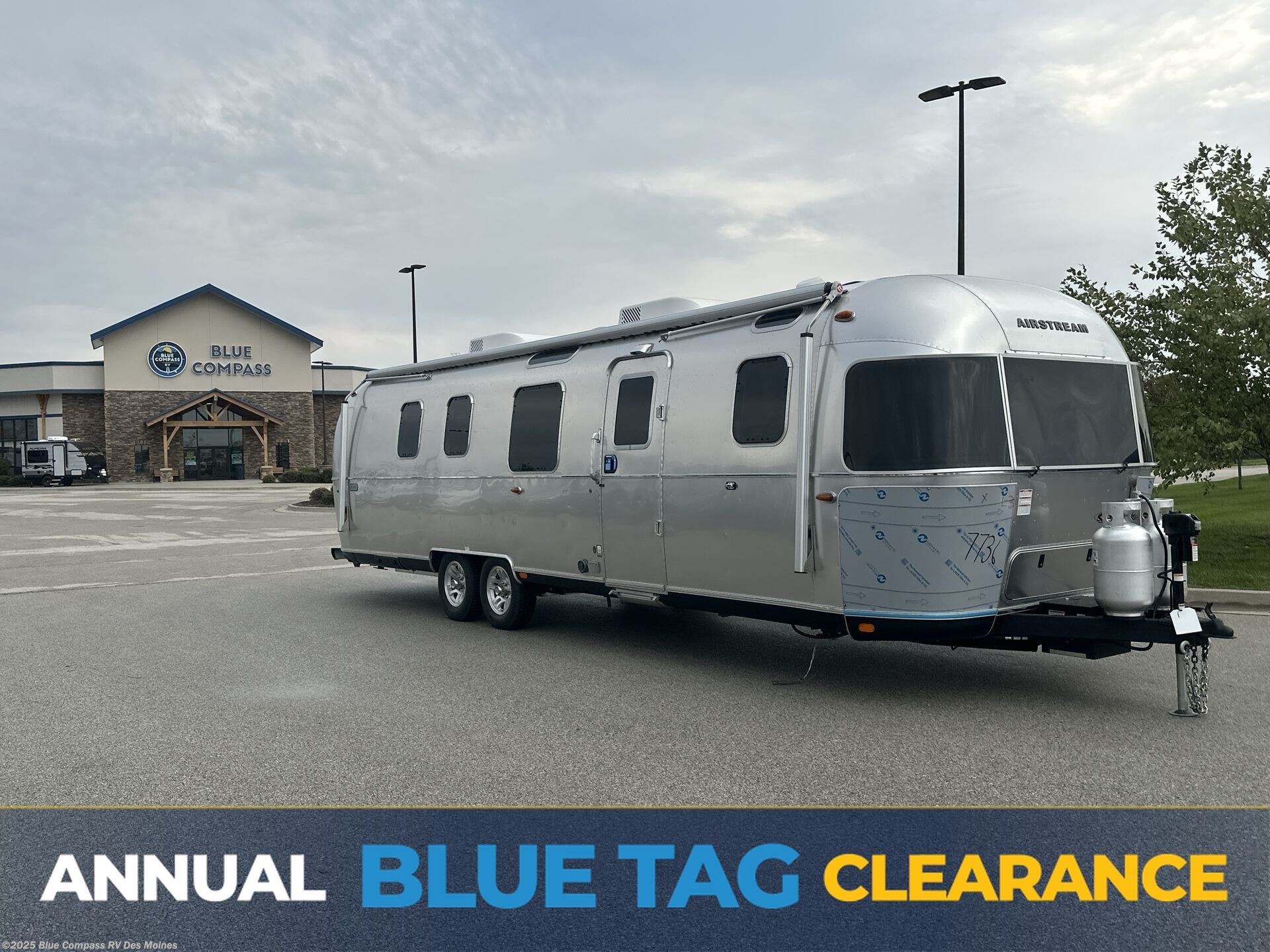 New 2026 Airstream Classic 33FB available in Altoona, Iowa