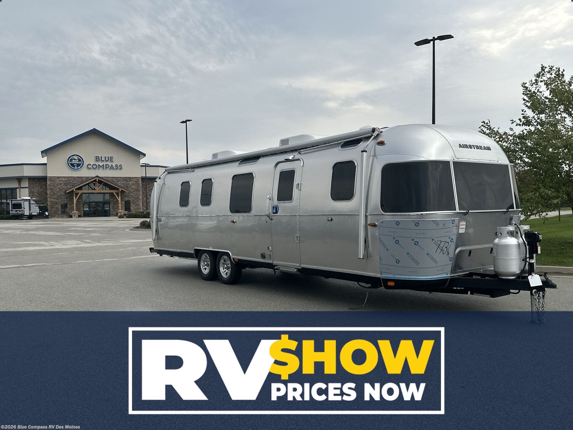 New 2026 Airstream Classic 33FB available in Altoona, Iowa