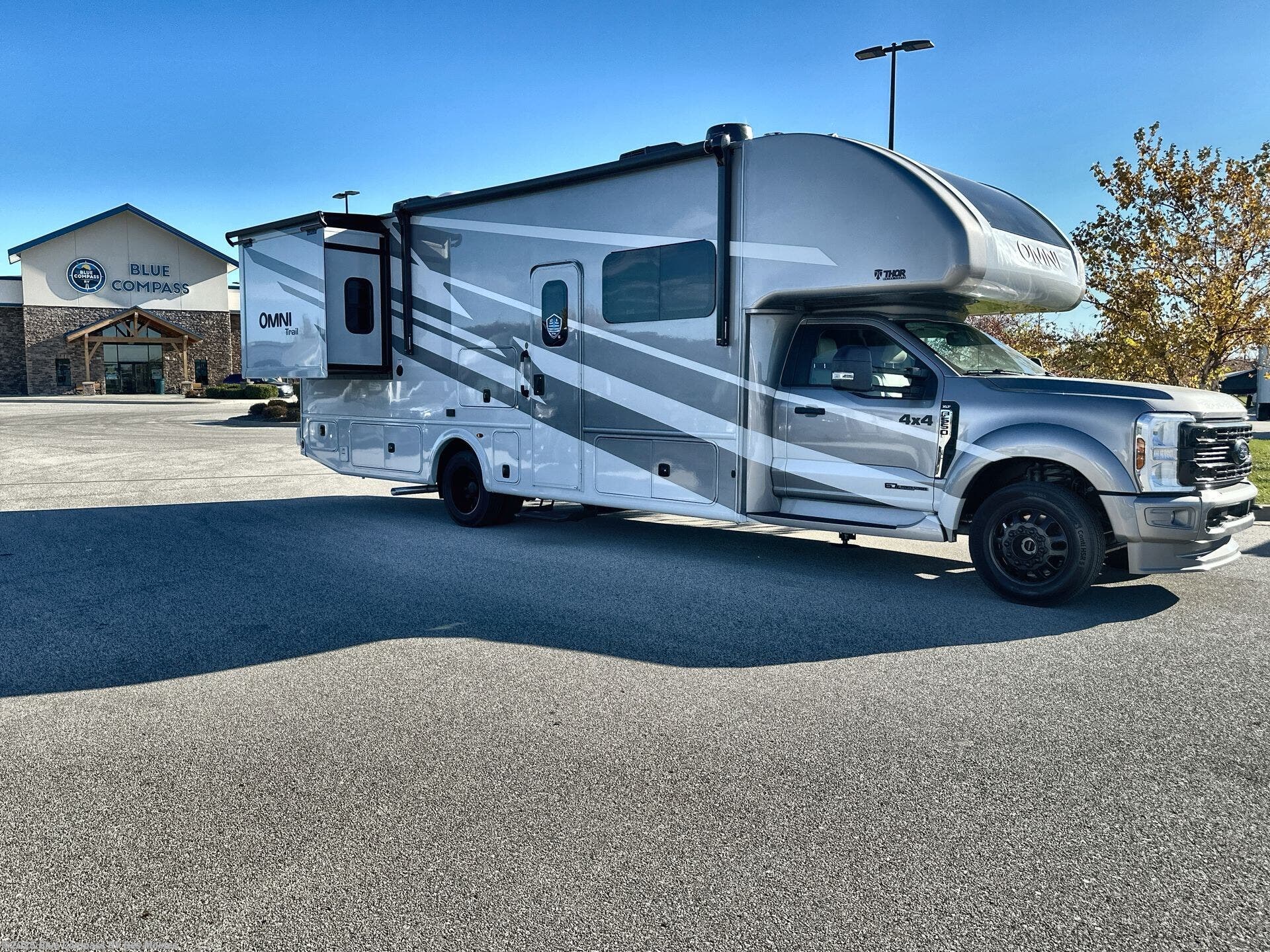 New 2026 Thor Motor Coach Omni Trail X32 available in Altoona, Iowa