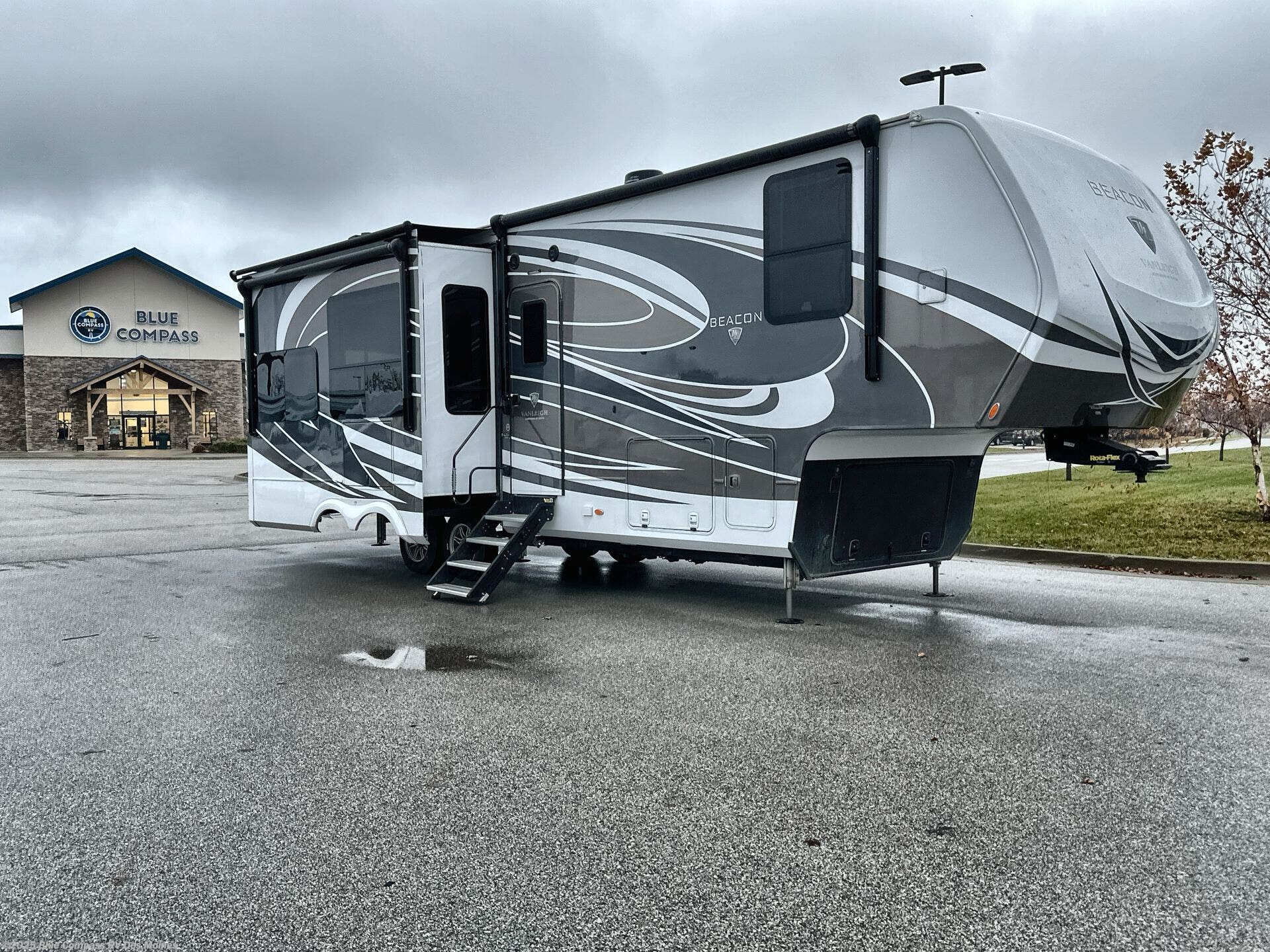 Used 2021 Vanleigh Beacon 34RLB available in Altoona, Iowa