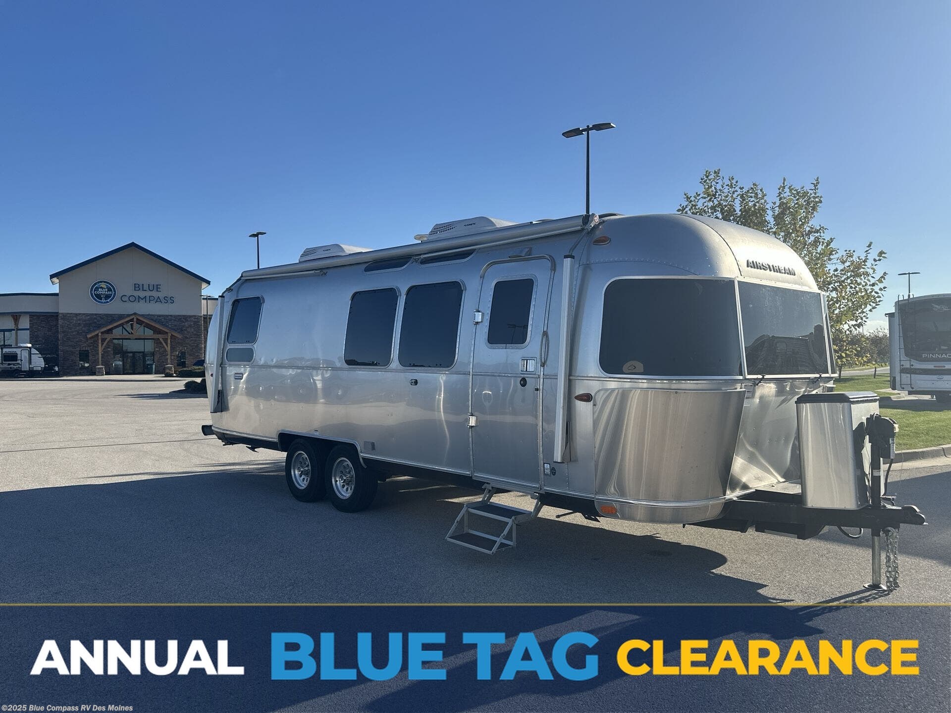 Used 2022 Airstream International 28RBQ available in Altoona, Iowa