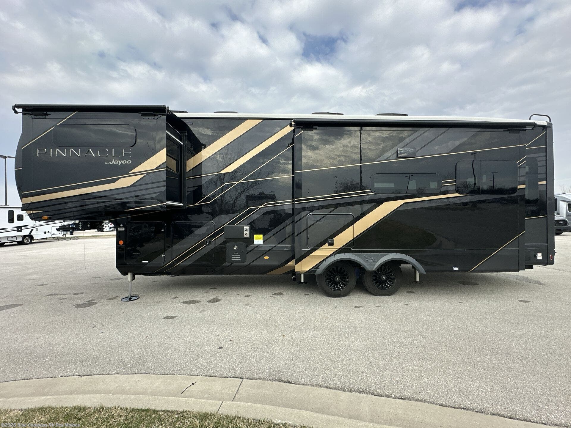 New 2026 Jayco Pinnacle 32RLTS available in Altoona, Iowa