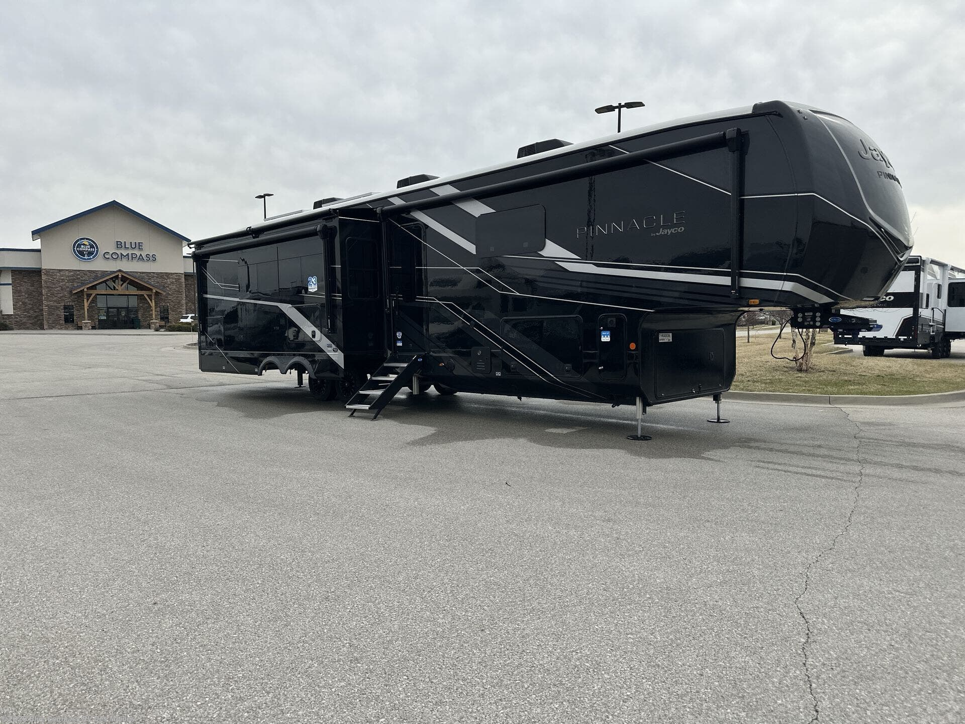 New 2026 Jayco Pinnacle 38FBRK available in Altoona, Iowa