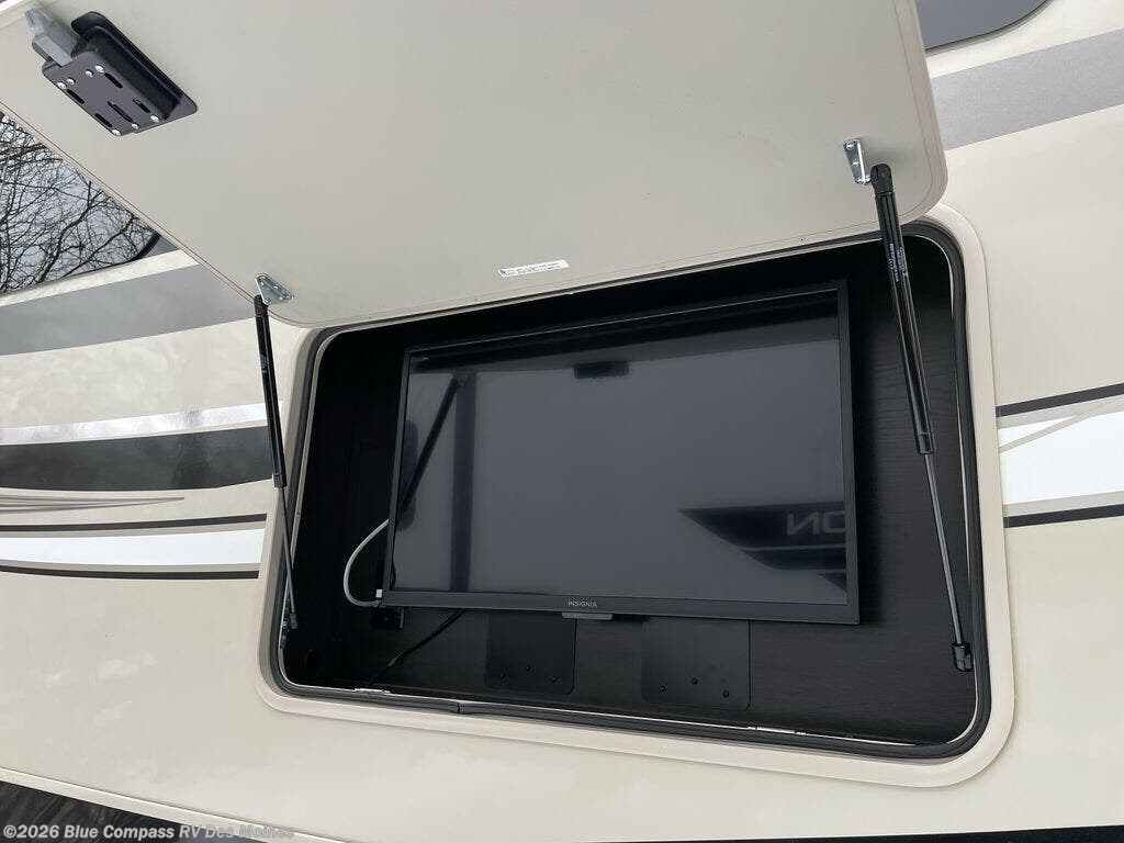 Used 2022 Jayco Pinnacle 32RLTS available in Altoona, Iowa