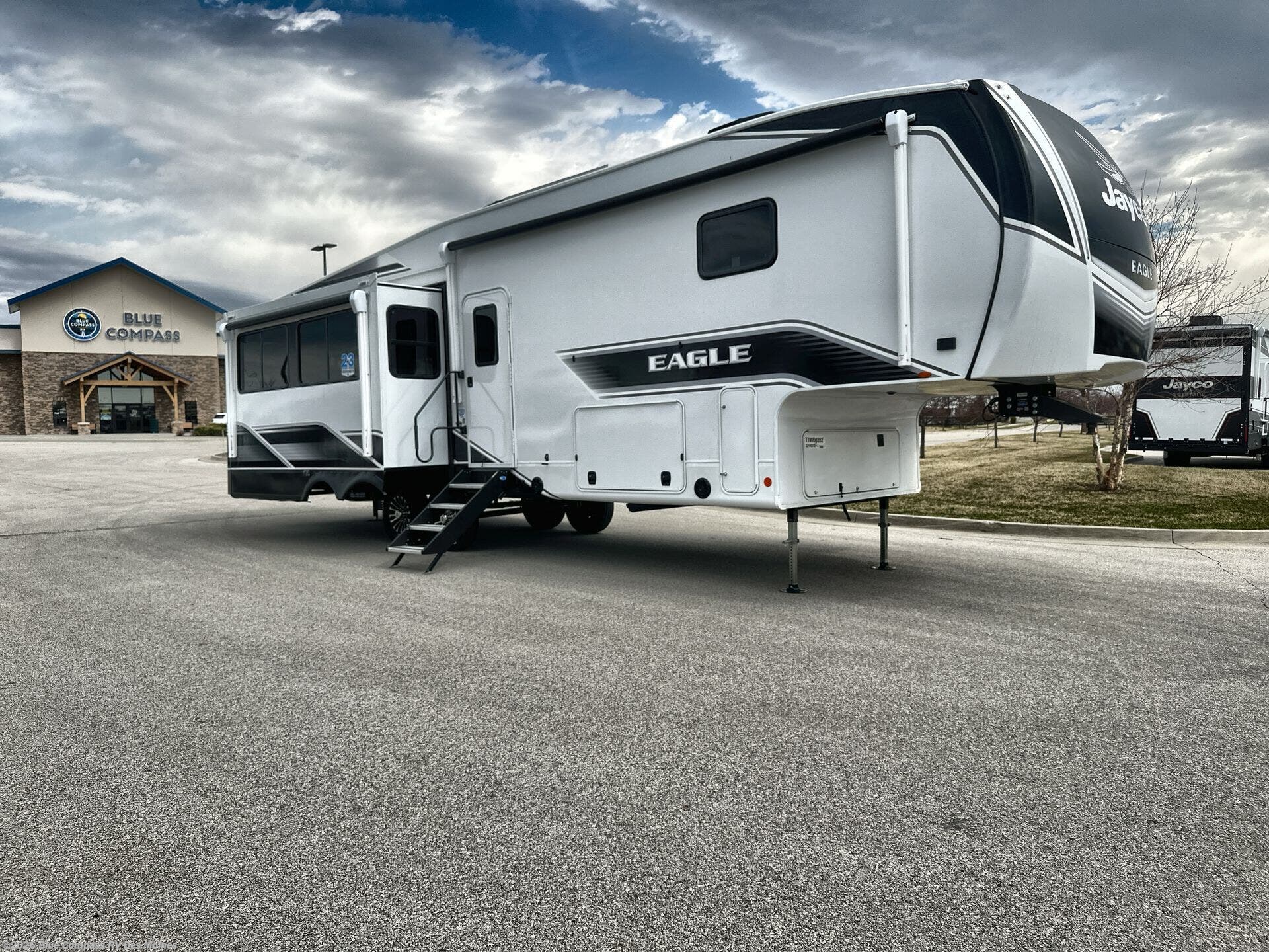 New 2026 Jayco Eagle 321RSTS available in Altoona, Iowa