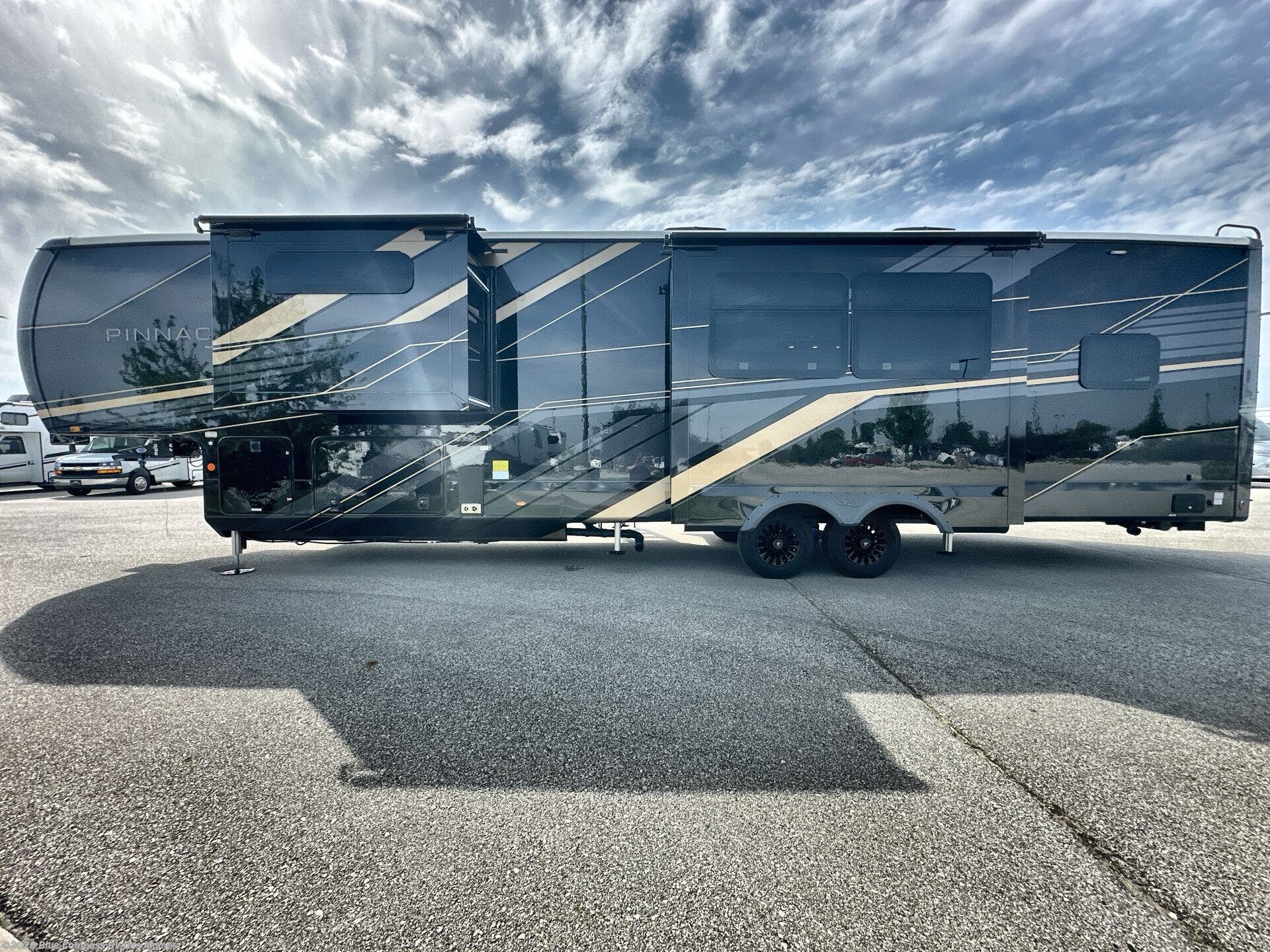 New 2026 Jayco Pinnacle 38FBRK available in Altoona, Iowa