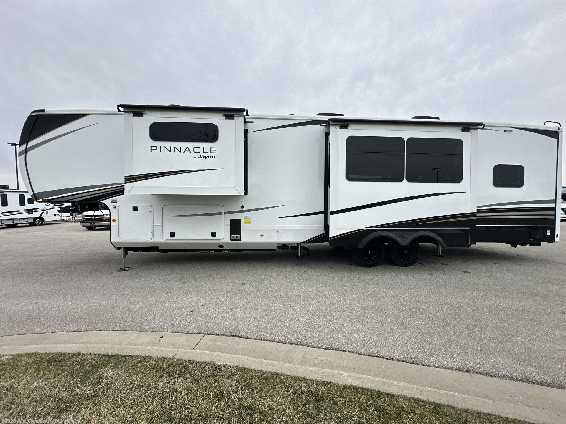 New 2026 Jayco Pinnacle 38FBRK available in Altoona, Iowa