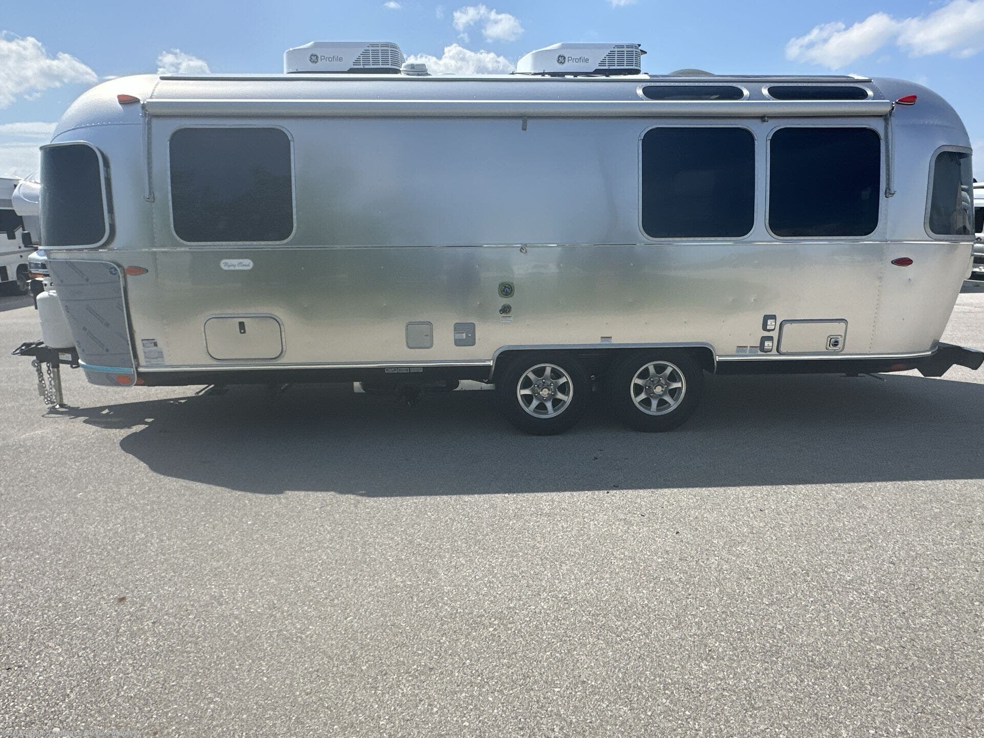 New 2027 Airstream Flying Cloud 25FB Twin available in Altoona, Iowa