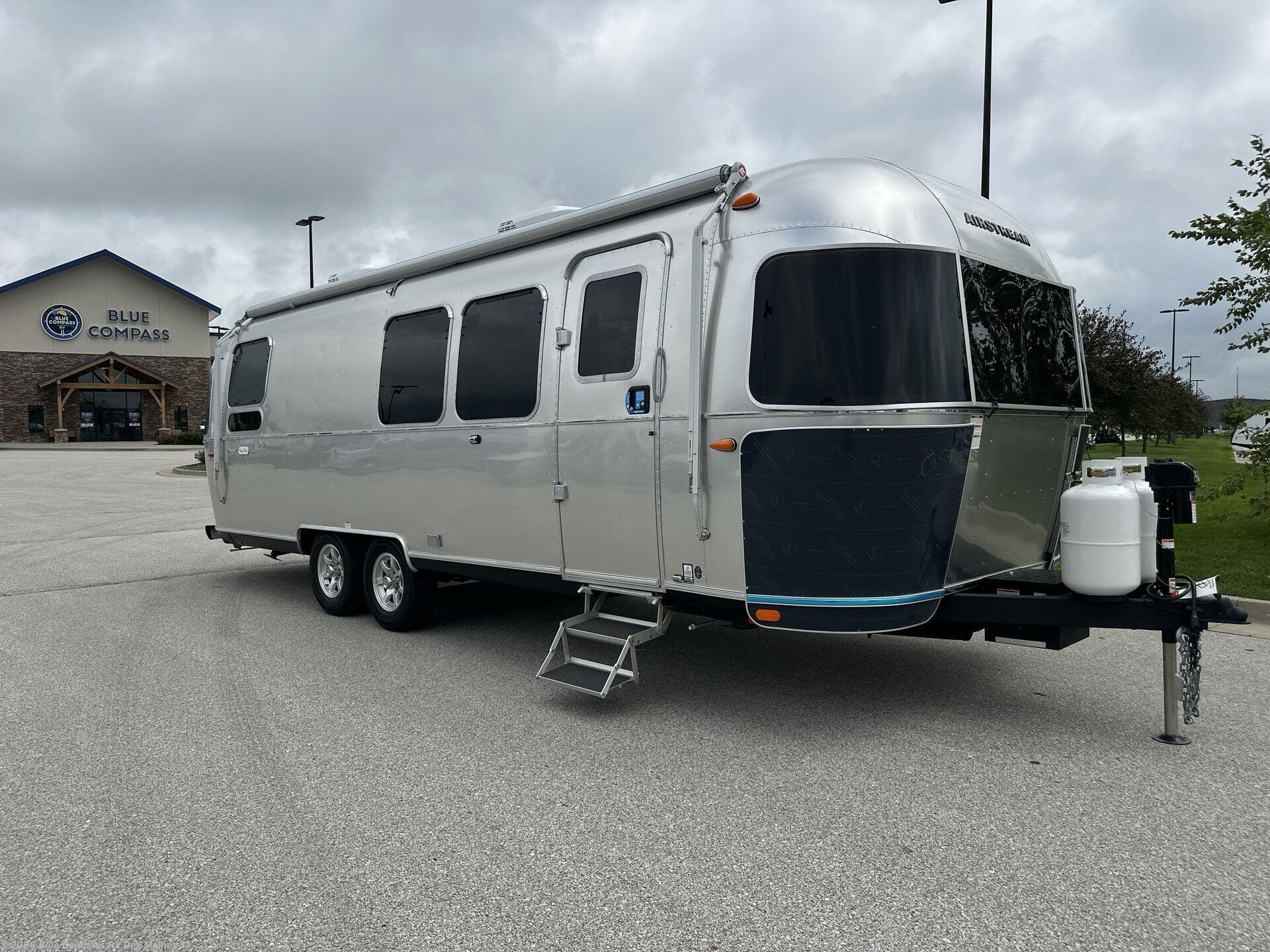 New 2027 Airstream Flying Cloud 28RB available in Altoona, Iowa