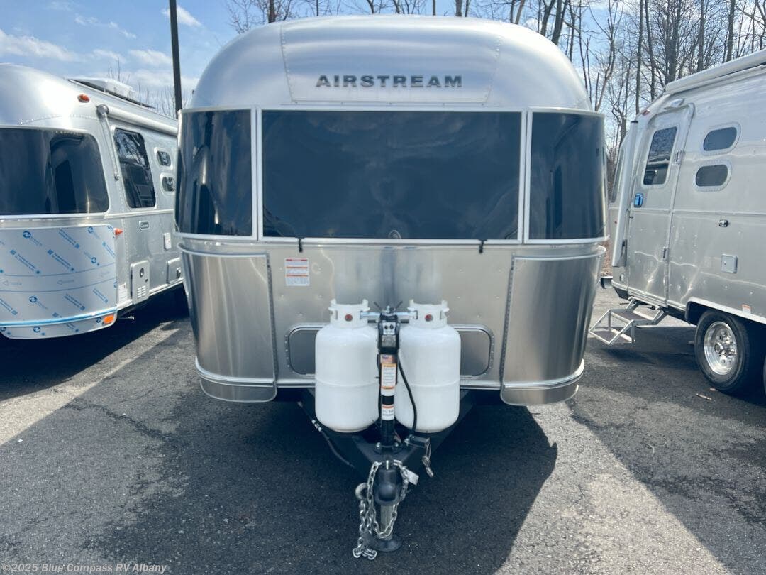 New 2025 Airstream Globetrotter 27FB Queen available in Latham, New York