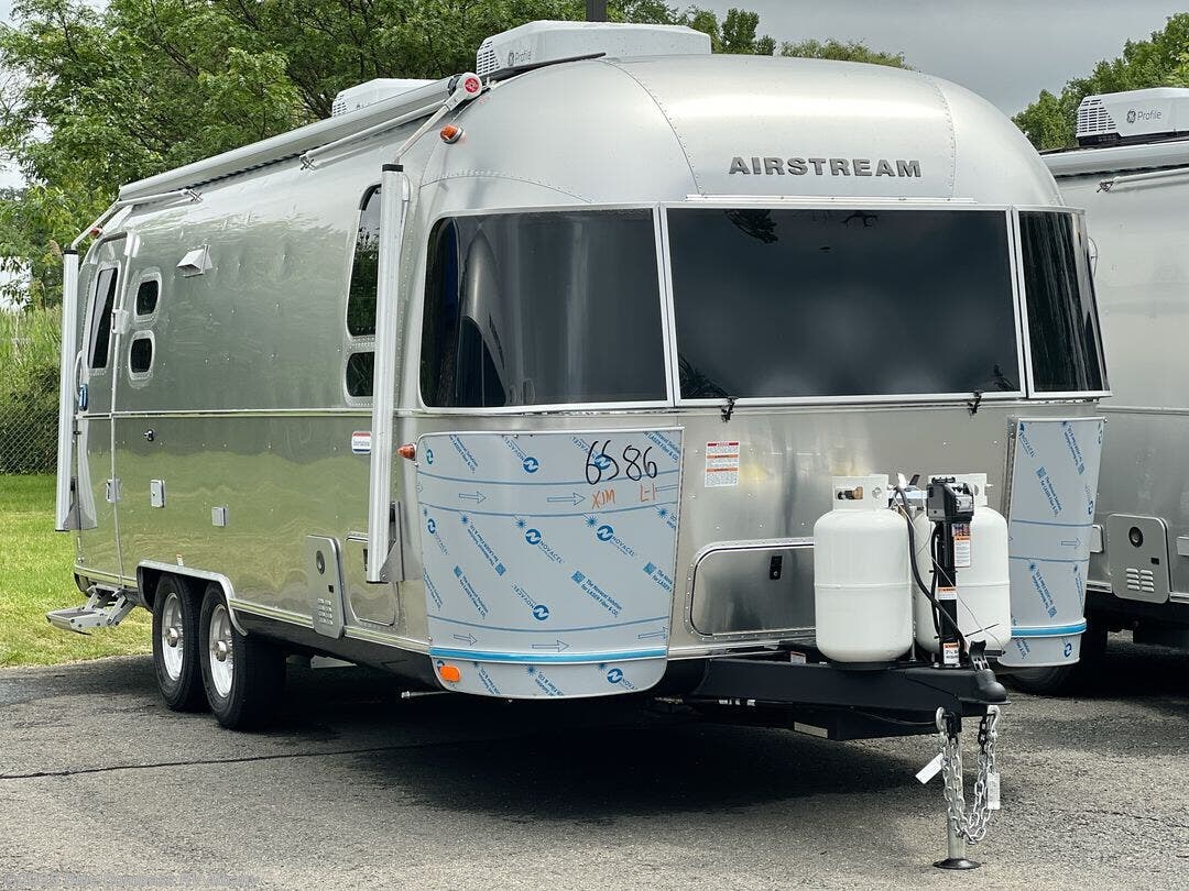 New 2025 Airstream Flying Cloud 27FB Twin available in Latham, New York