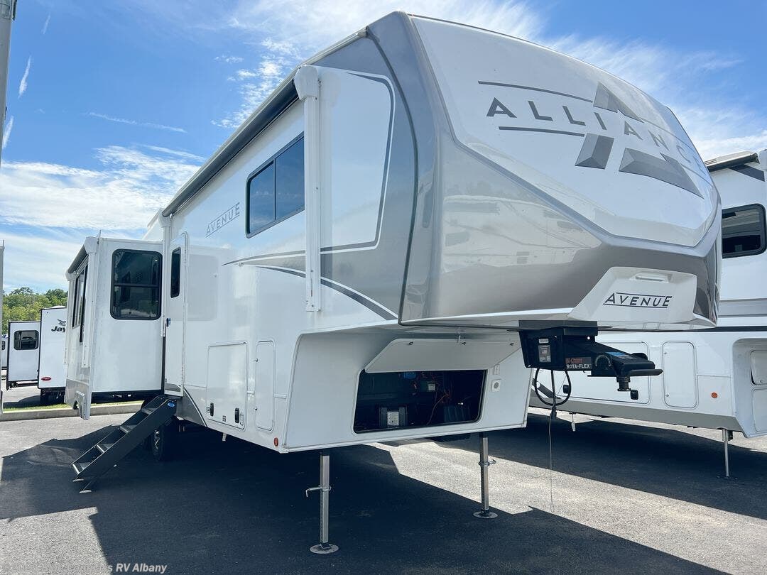 New 2025 Alliance RV Avenue 32RLS available in Latham, New York