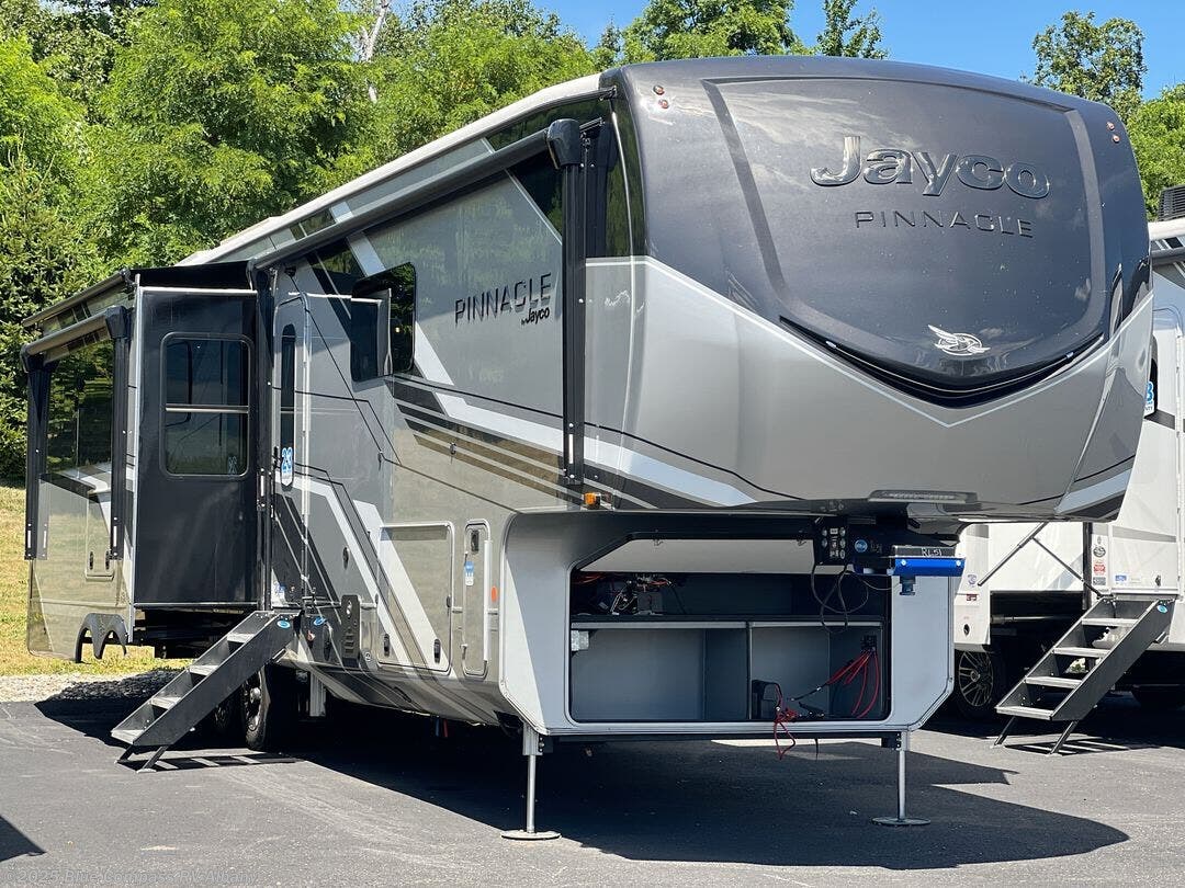 New 2025 Jayco Pinnacle 36FBTS available in Latham, New York