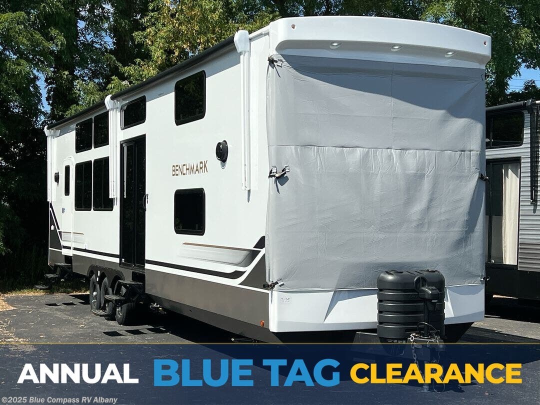 New 2026 Alliance RV Benchmark 44LFT available in Latham, New York