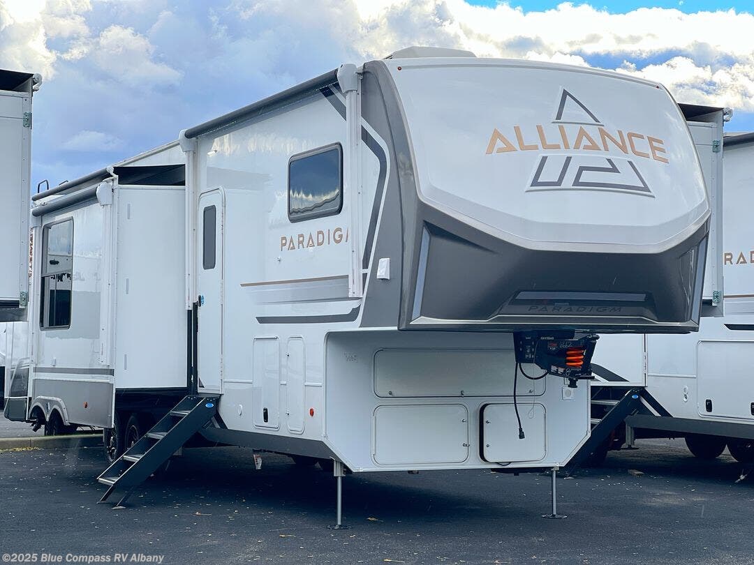 New 2025 Alliance RV Paradigm 395DS available in Latham, New York