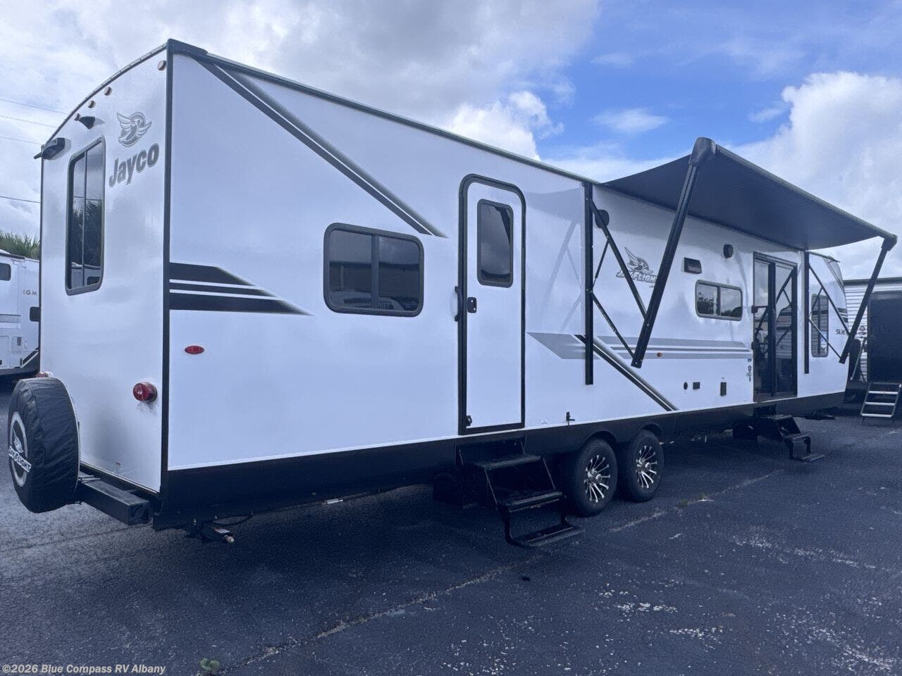 New 2026 Jayco Jay Flight SLX 380DQS available in Latham, New York