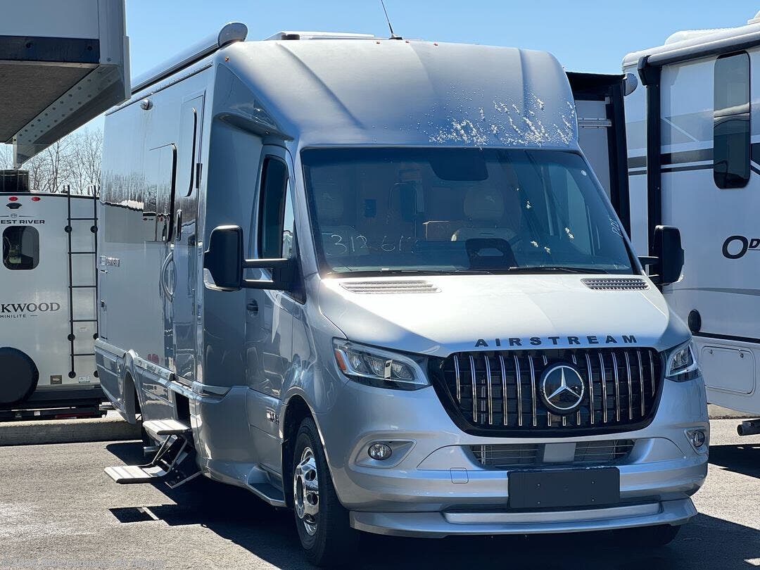 New 2026 Airstream Atlas 25MS Murphy Suite available in Latham, New York