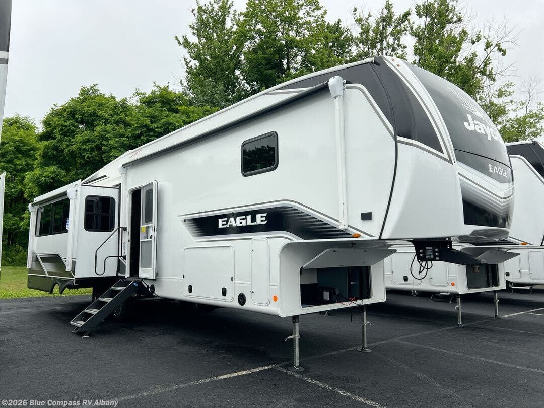 New 2026 Jayco Eagle 335LSTS available in Latham, New York
